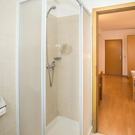 Stancija Lindi Porec Pensionat Vrvari